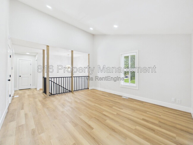 Photo - 9524 Manning Ave