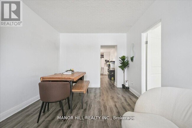 Photo - 929 Lakeshore Rd E Unit #2