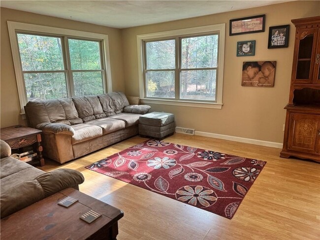 Photo - 44 Hoxsie Rd