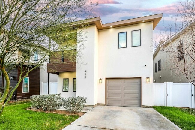 Photo - 425 Deer Path Lp