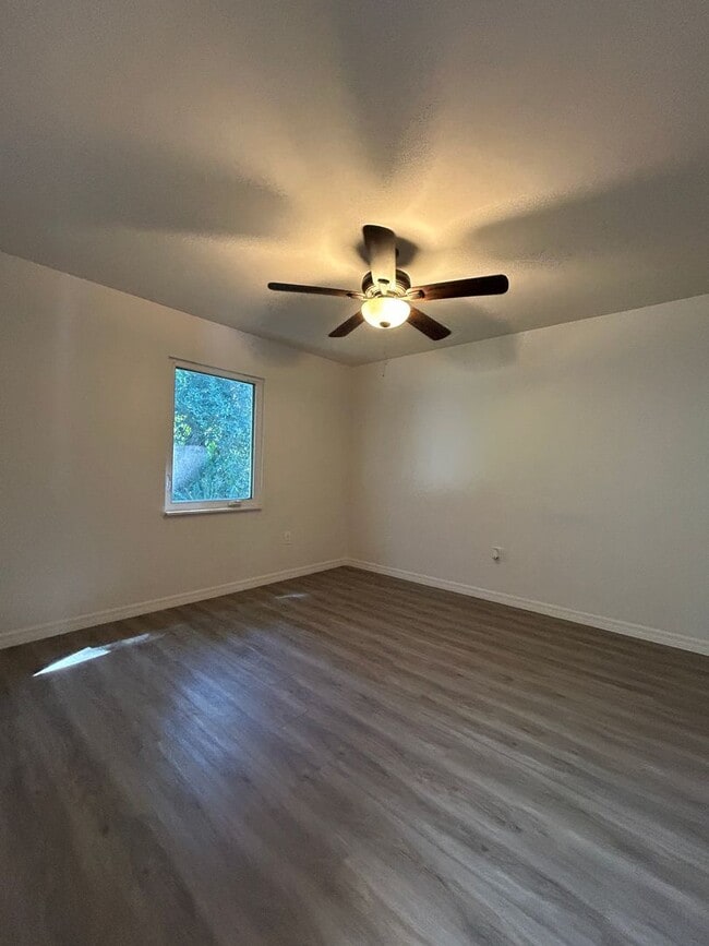 Photo - 2 bed 1 Bath Condo Unidad 3758 Lora Street,  4