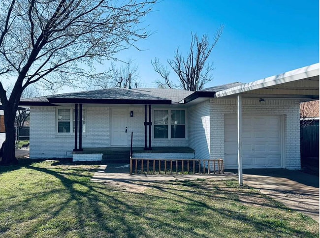 Building Photo - 3932 NW 15th St