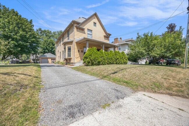 Photo - 3271 Coit Ave NE