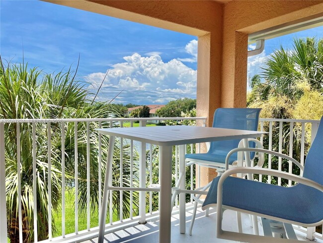Building Photo - 221 SW Palm Dr Unit 306
