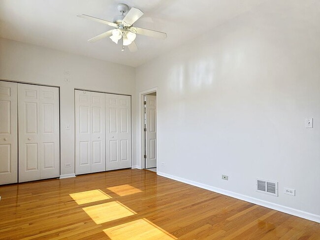 Photo - "Spacious 2-Bed, 2-Bath Gem in Chicago's Heart – 1200 Sq. Ft. of Modern Living!"