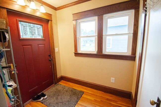 Photo - 101 8th Ave SE