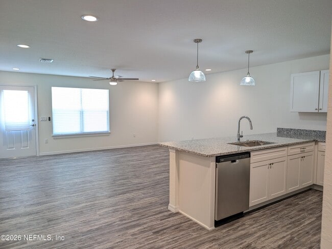 Photo - 821 NE 10th St