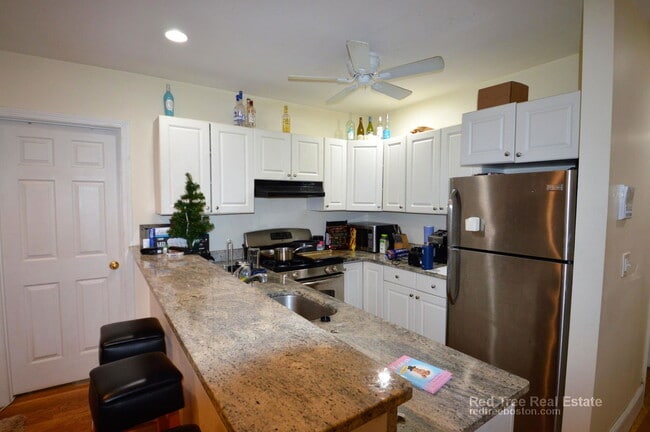 Building Photo - 66 Egmont St Unit 2