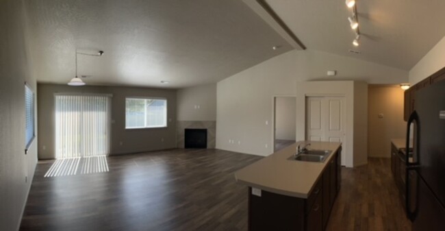 1608 - 1608 Apartment Unit 807