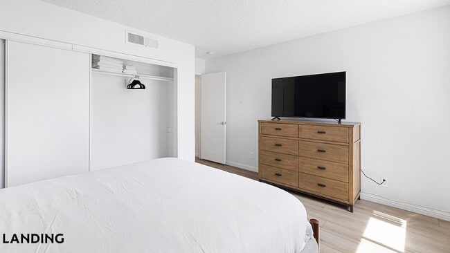 Photo - 1455 E Katie Ave Unidad T26