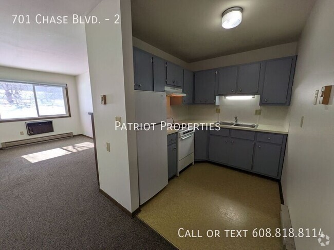 Building Photo - 1 bedroom/ 1 bath apartment in Sun Prairie... Unit 2