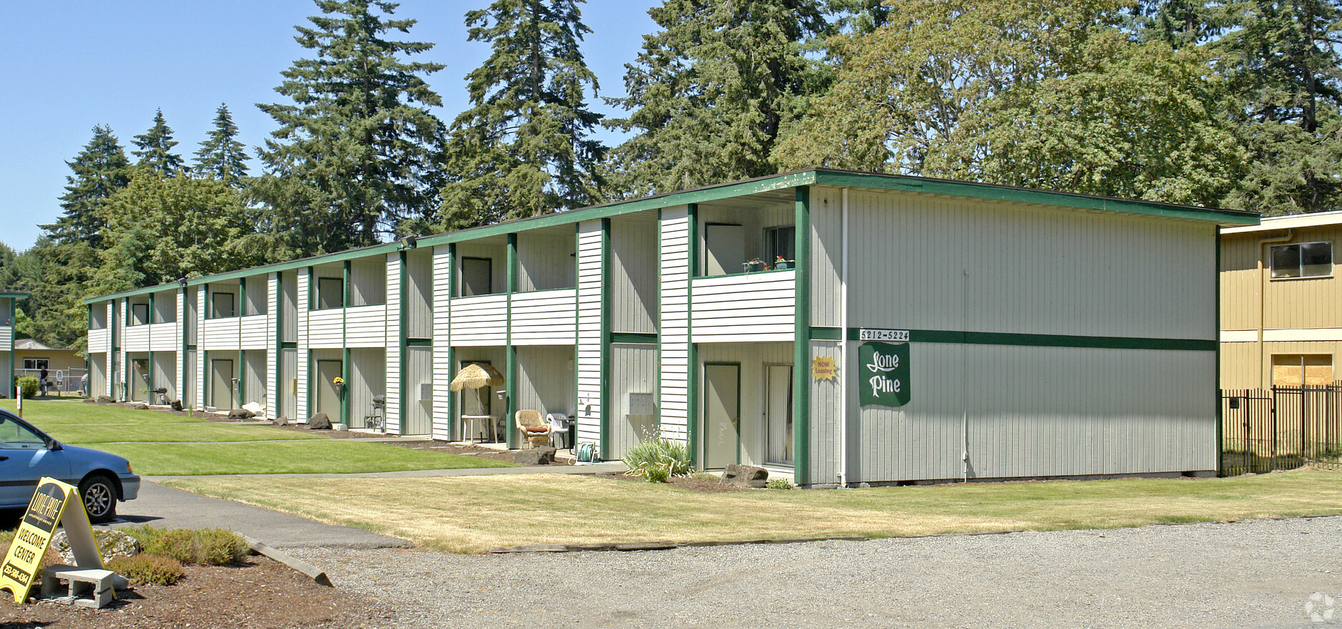 Lone Pine - Lone Pine Apartments