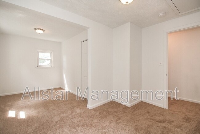 Photo - 736 Bettes Ave