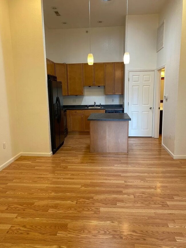 Photo - 117 W Washington St Unit 117 WEST WASHINGTON APT 2A