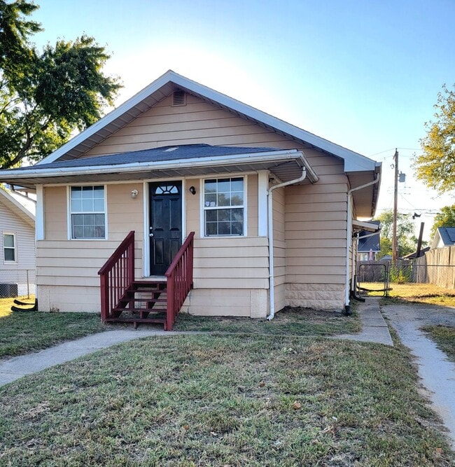 Photo - Updated and rent ready...450 Hamilton, Woo...
