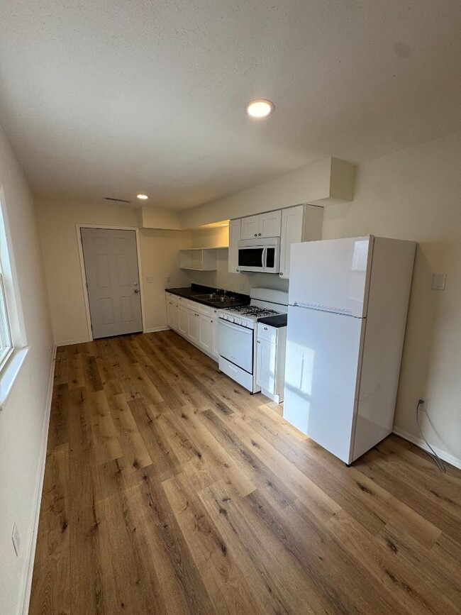 Photo - 704 W Monroe St Apartment