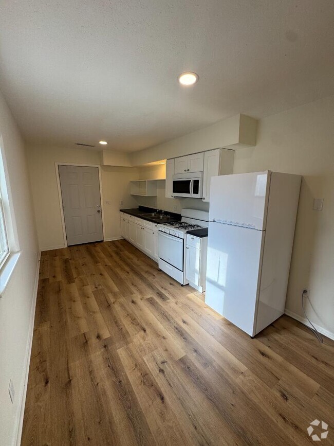 Building Photo - 704 W Monroe St Rental