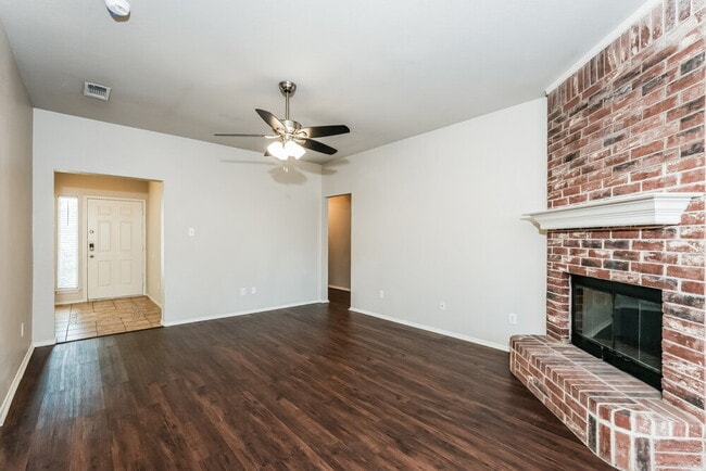 Photo - 1137 Alicia Ln