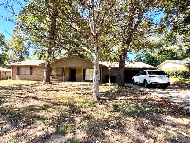 Photo - 3107 Clinton St