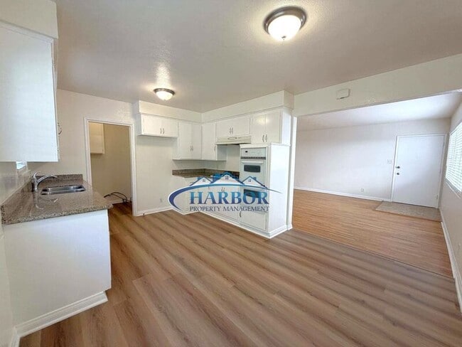 943 W 13th St