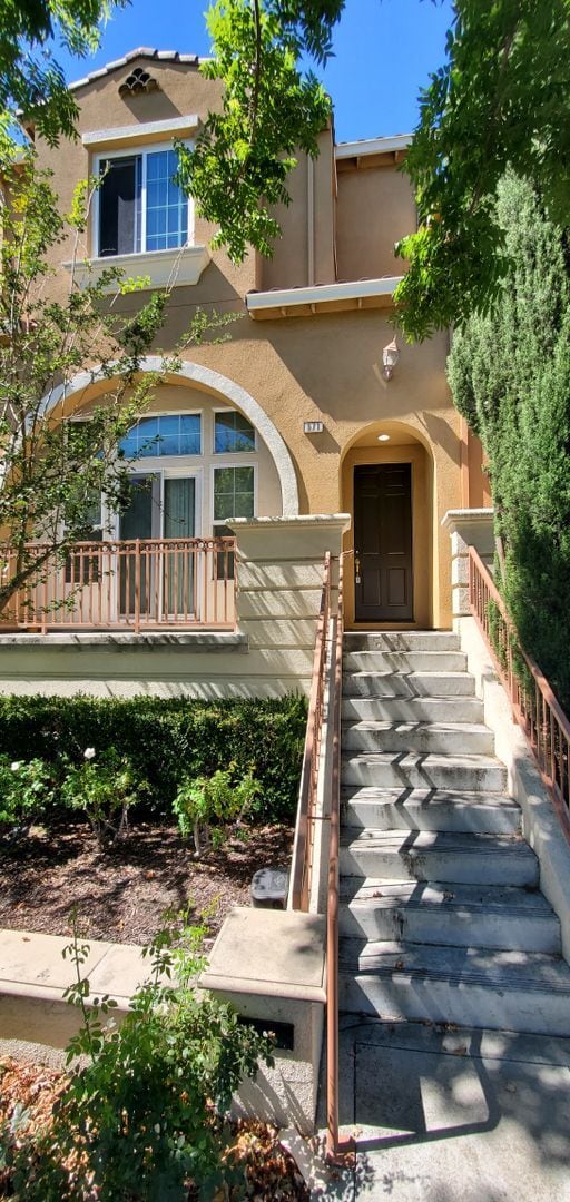 571 Moreland Way