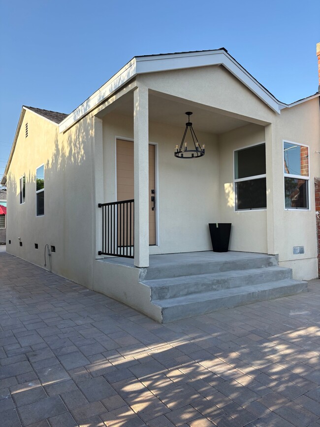 Building Photo - 11911 Stagg St