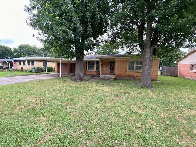 Photo - 1025 Warden St