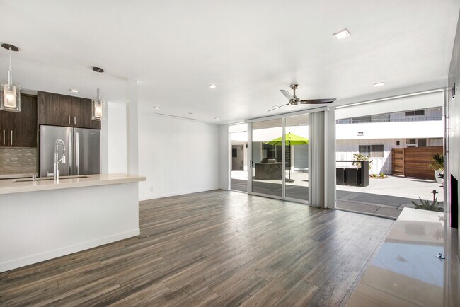 Sala de Estar, Patio Interior, Cocina - The A on Lido