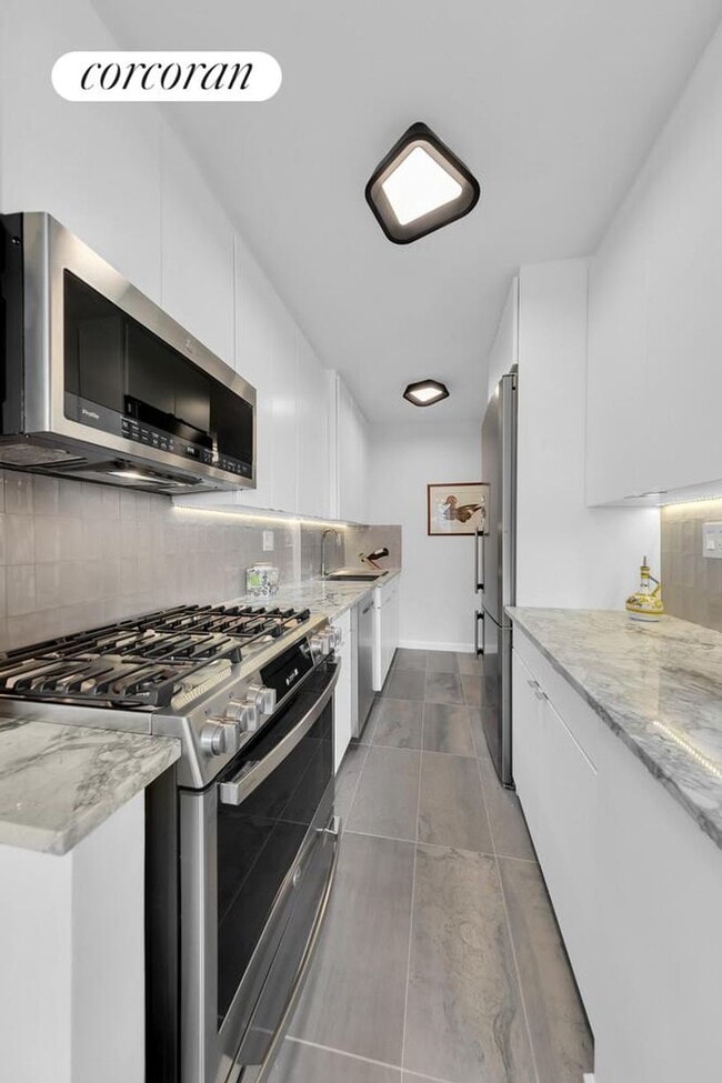 Photo - 400 Central Prk W