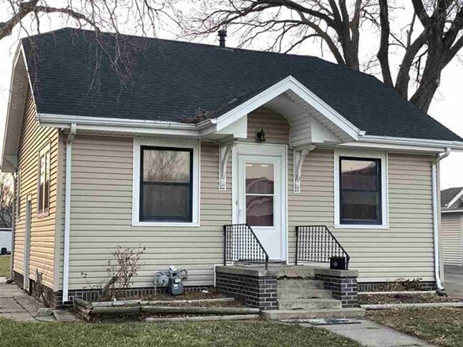 Building Photo - 207 N Pine-