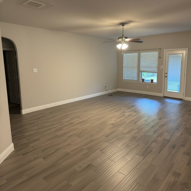 Photo - 337 Daleview Dr