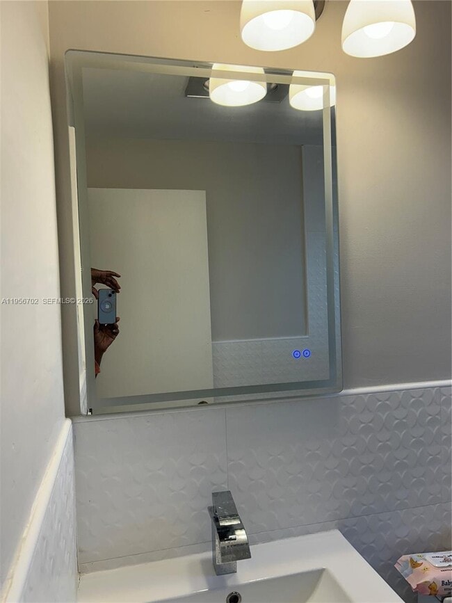 Photo - 270 NE 191st St Unidad 101