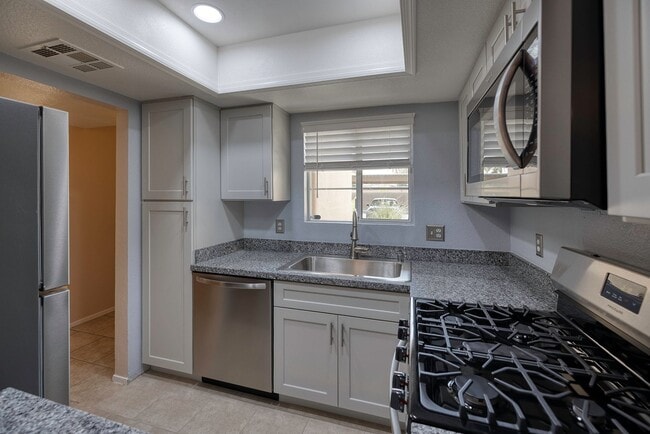 Building Photo - Gated First Floow Summerlin Condo - 2 Bedr...