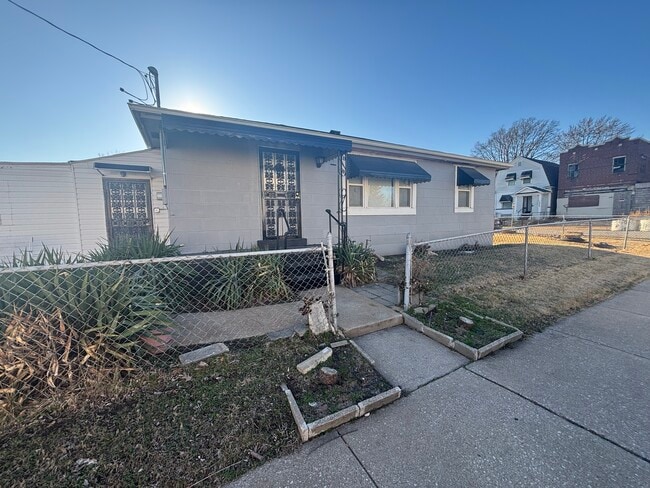 Photo - 4966 Claxton Ave