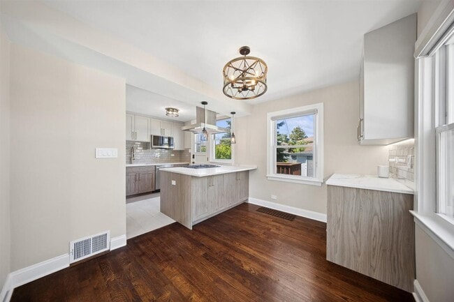 Photo - 1798 Howard Ave