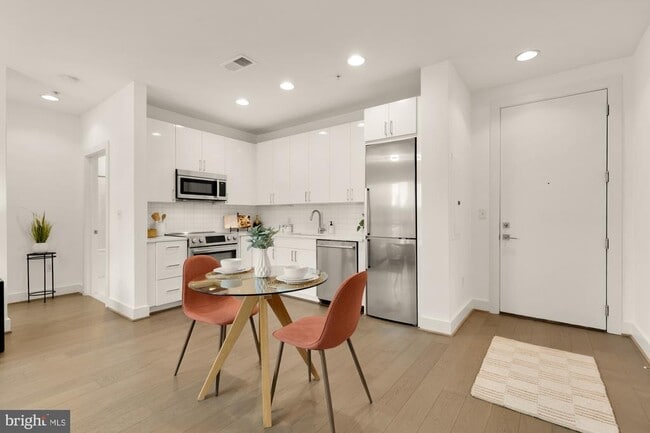 Building Photo - 1500 Pennsylvania Ave. SE Unit 305 Rental
