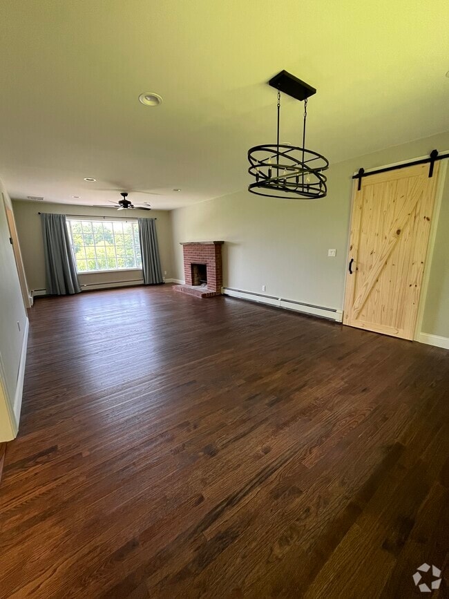 Building Photo - 11 Watch Hill Dr Rental
