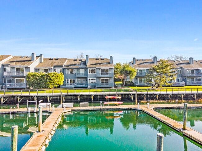 Building Photo - 1 Island Dr