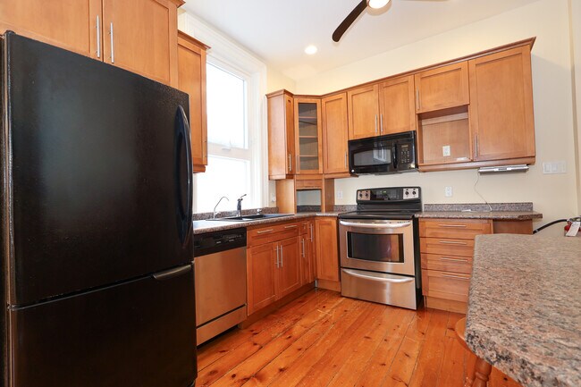 Photo - 170 John St N Unit 3 bedroom apartment