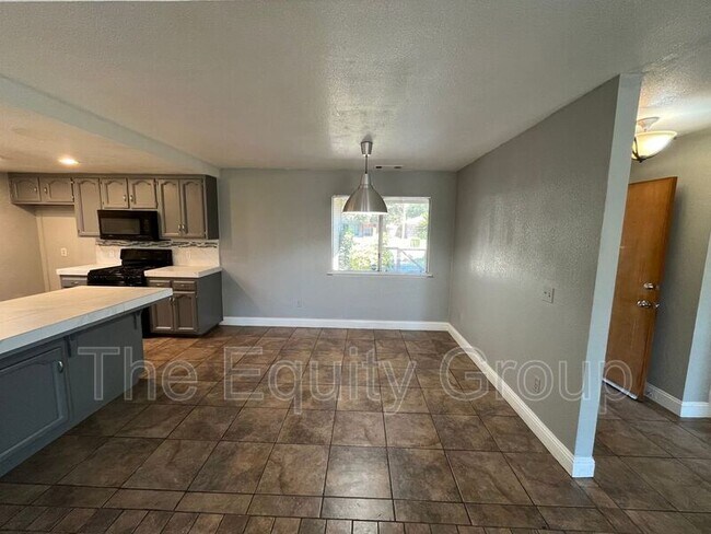 Photo - 4907 W Howard Ave