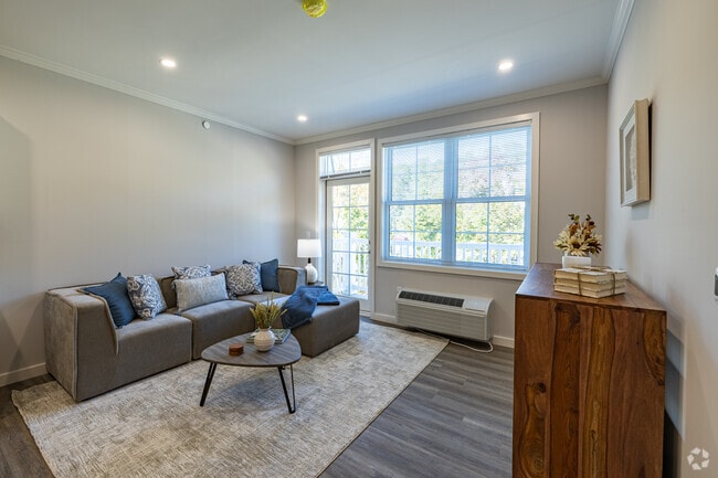 1BR, 1BA - 715SF - Living Room