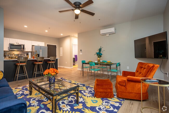 1BR, 1BA - 700SF - Living Room