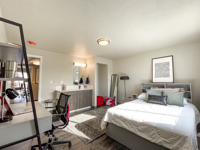 Photo - College Crest