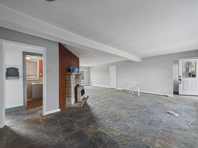 Photo - 1334 W 21st St