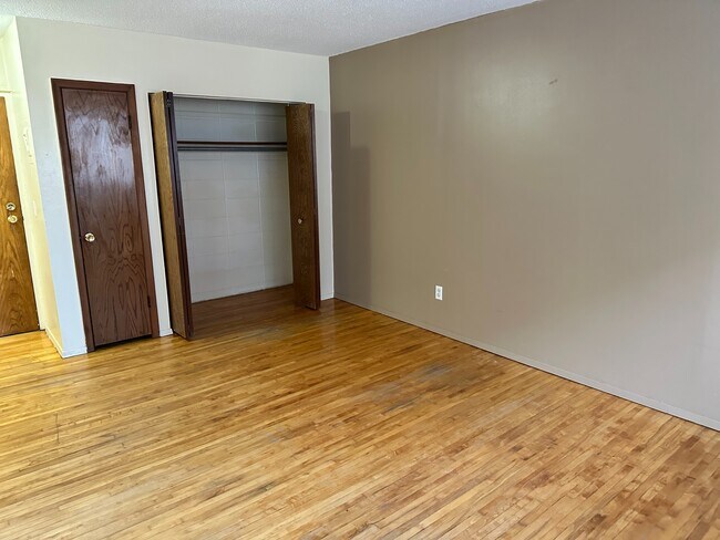 IMG_1988 - 2926 Harriet Ave S