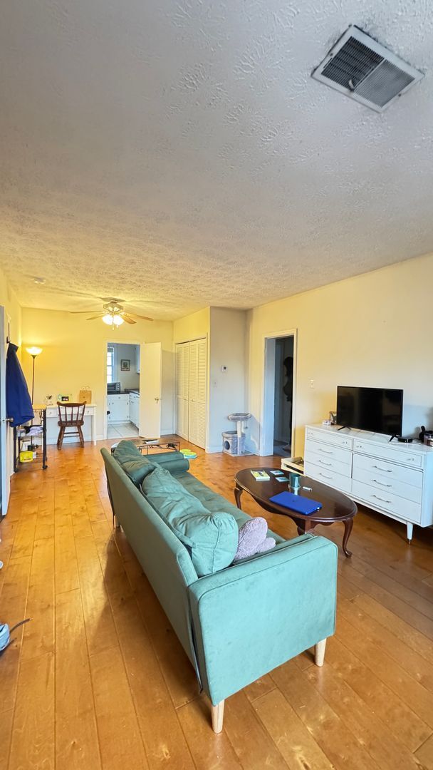 Photo - Near Sororities! - 2 Bed/1 Bath Flat on Baxter Unit 4