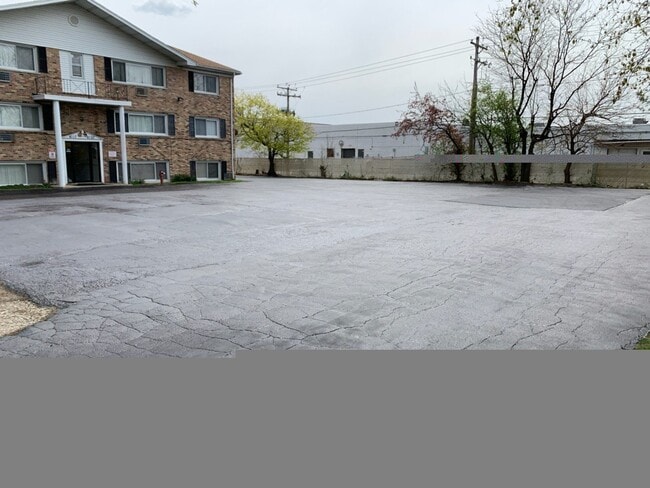 Photo - 4117-4123 Lindenwood Dr