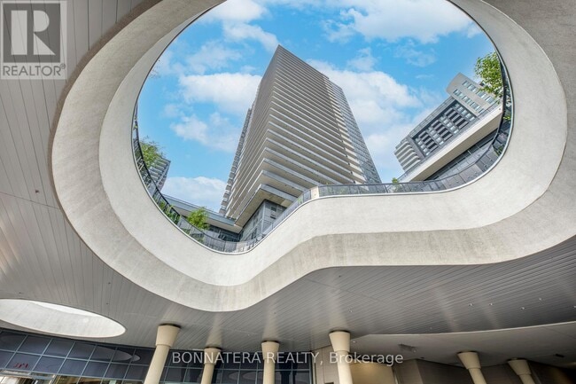Photo - 5105 Hurontario St Unit 408