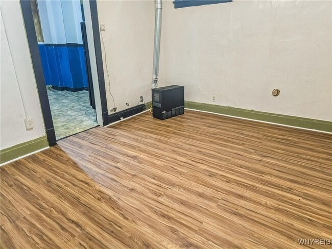 Photo - 1466 Broadway St