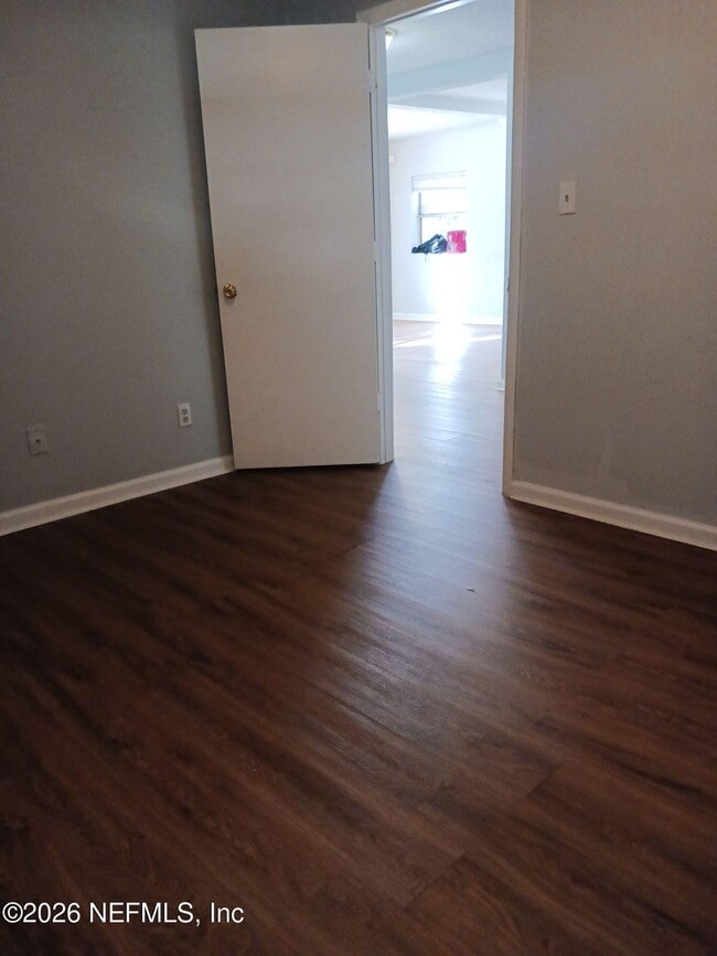 Photo - 865 W 27th St